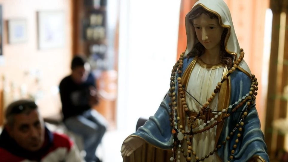 Ιταλία: Ματαιώθηκε η περιφορά αγάλματος της Παρθένου επειδή ήθελε να το σηκώσει ένας… μαφιόζος